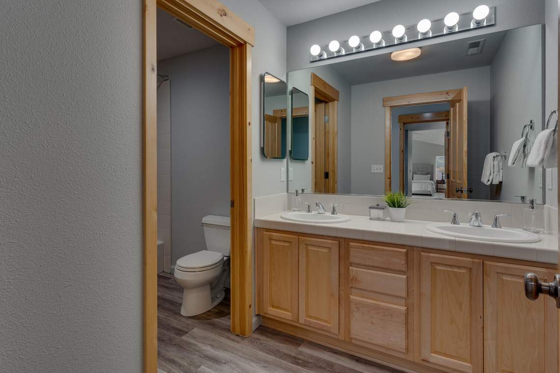 Guest Bathroom | Truckee Townhome for Sale