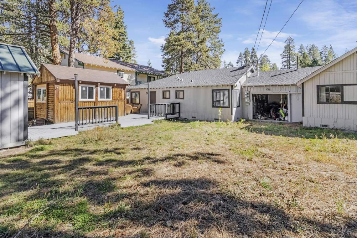Entry | 10106 Lake Ave.