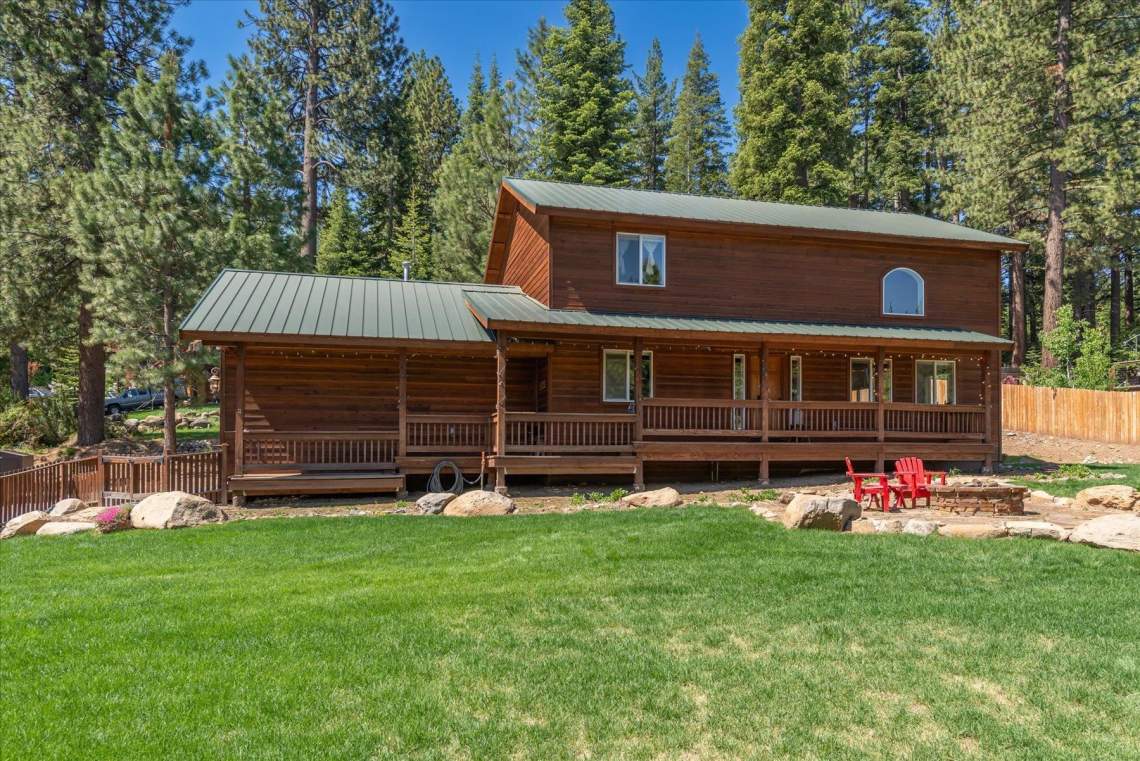 10835 Palisades Dr. | Beautiful Truckee Home