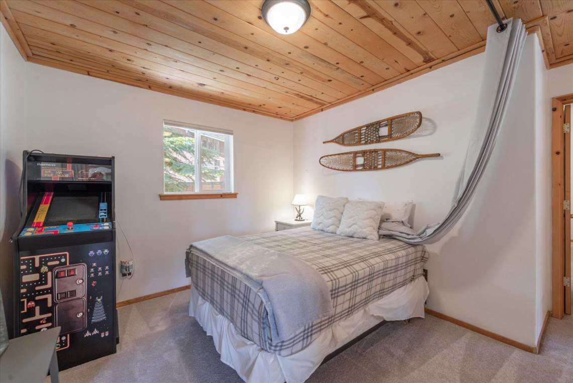 Bedroom | 10835 Palisades Dr.