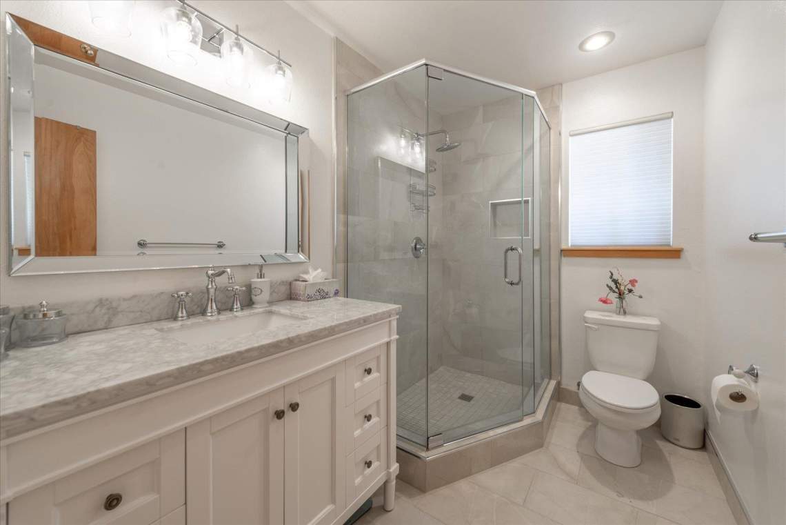 Bathroom | 10835 Palisades Dr.