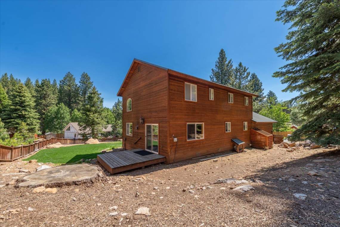 10835 Palisades Dr. | Gorgeous Truckee Home