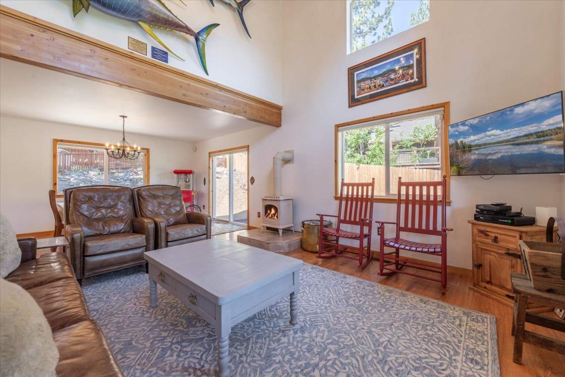 Living Room | 10835 Palisades Dr.