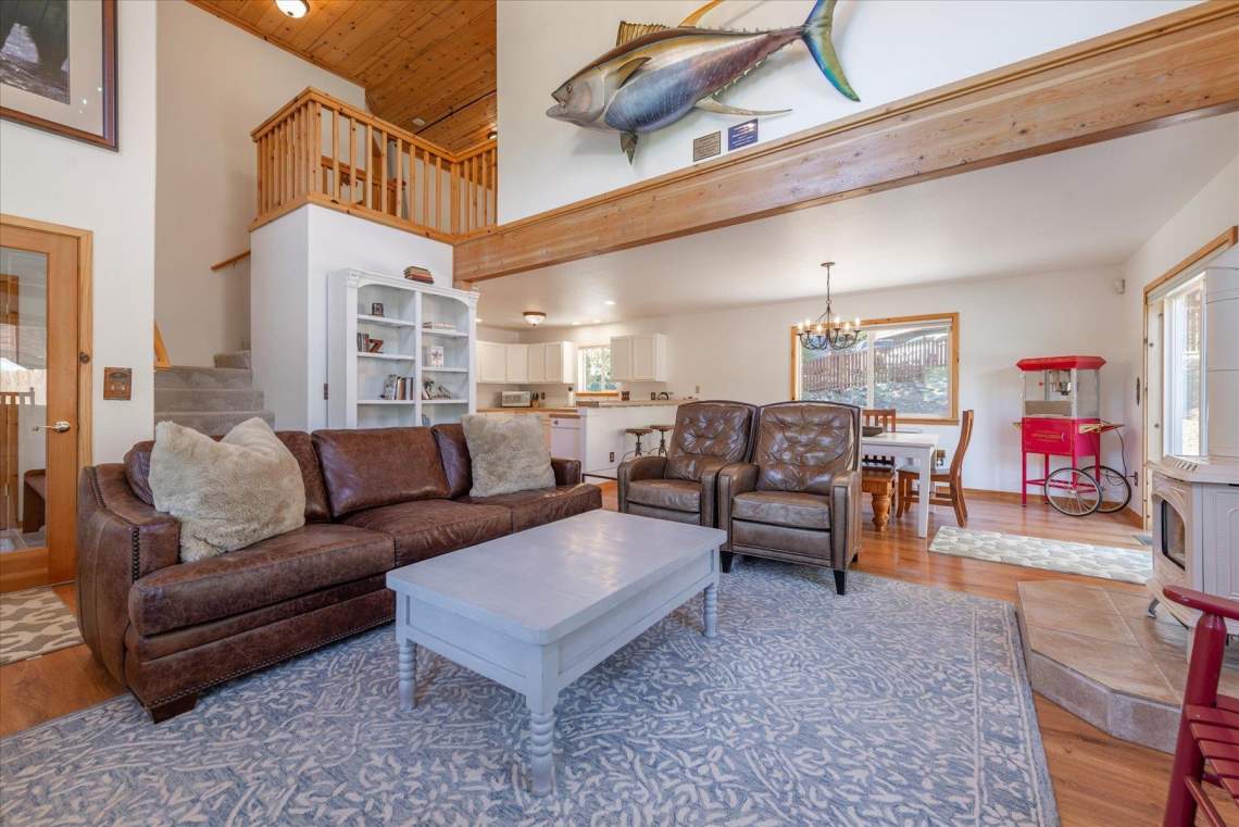 Living Room | 10835 Palisades Dr.