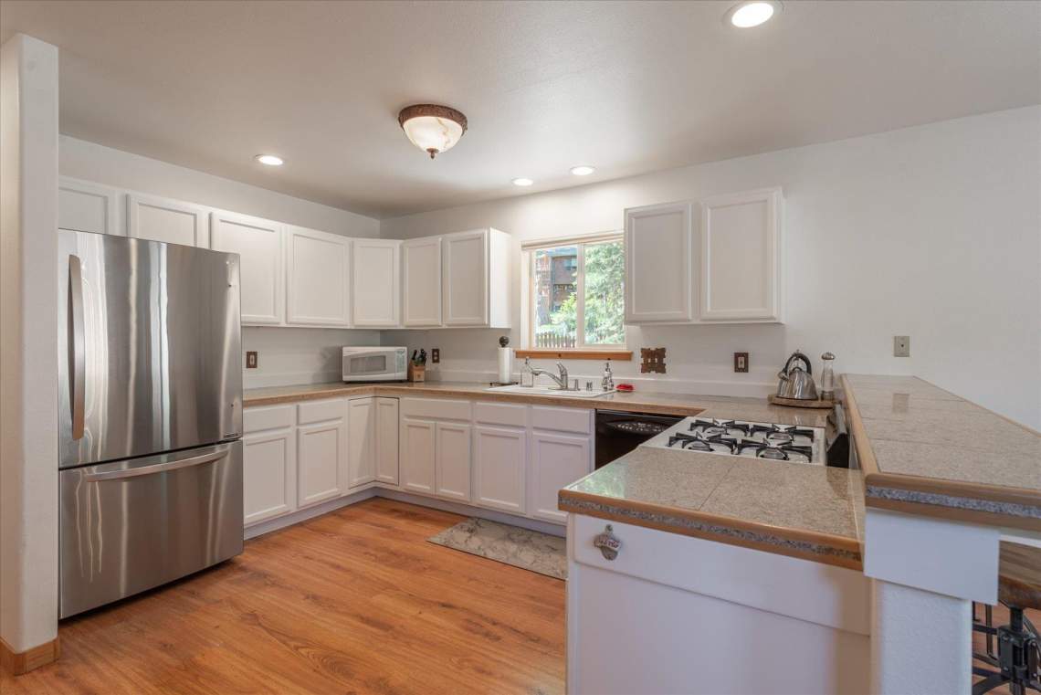 Beautiful Kitchen | 10835 Palisades Dr.