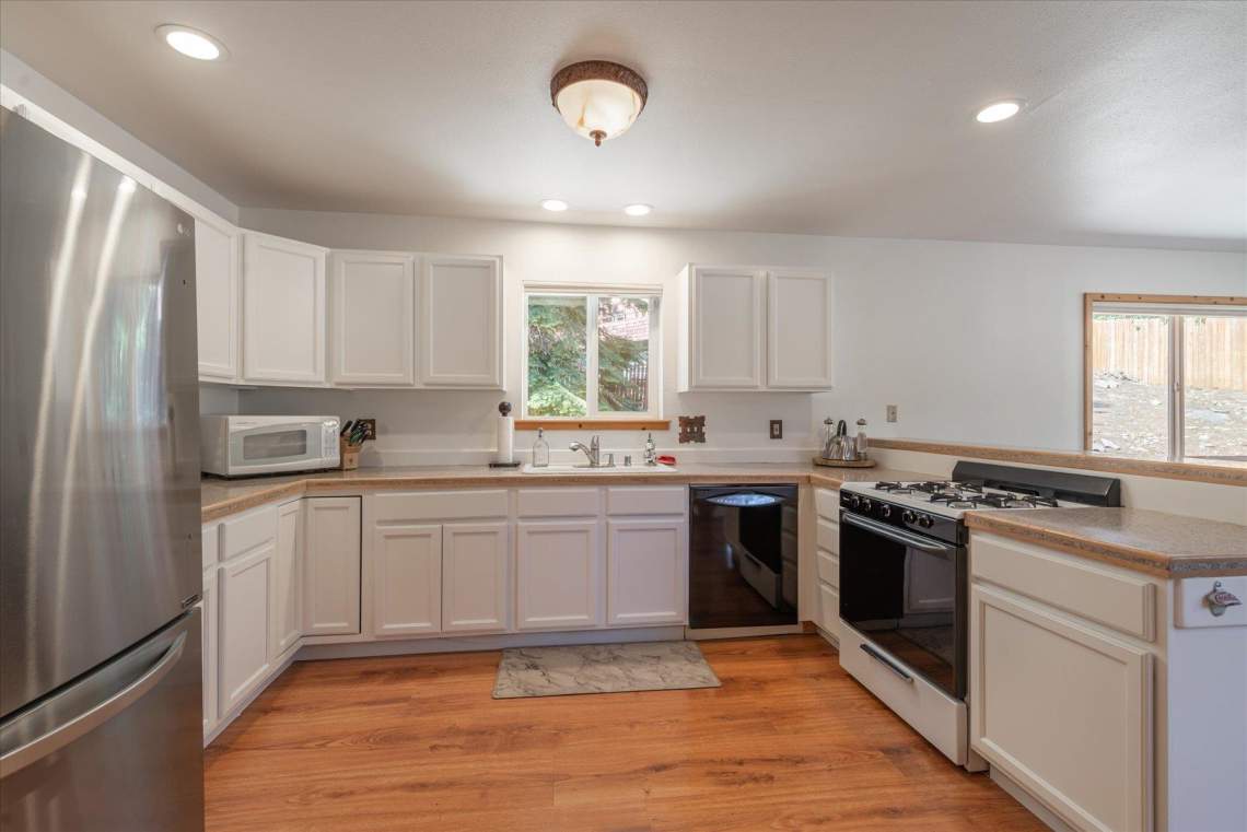 Beautiful Kitchen | 10835 Palisades Dr.