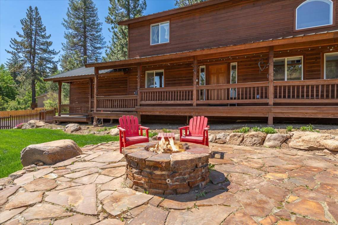 Fire pit | 10835 Palisades Dr.