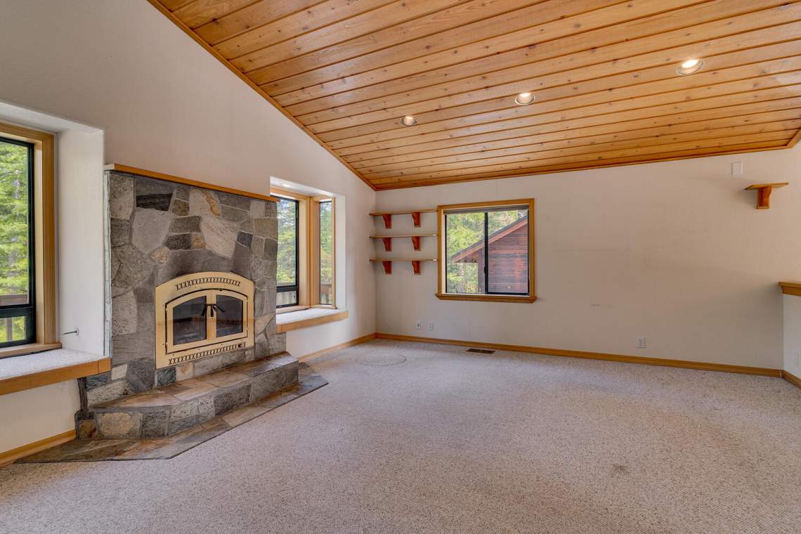 Spacious Living Room | 1105 Whitehall Ave.