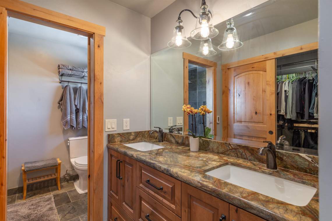 Primary Bathroom | 11164 The Strand