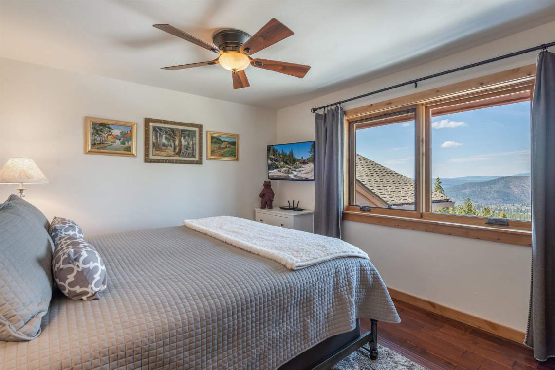 Guest Bedroom | Glenshire acreage property