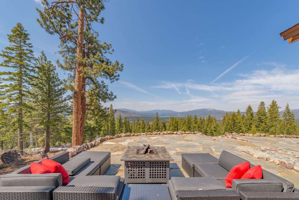 Gorgeous outdoor space with fire pit | 11164 The Strand