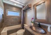 Stunning bathroom | 11164 The Strand