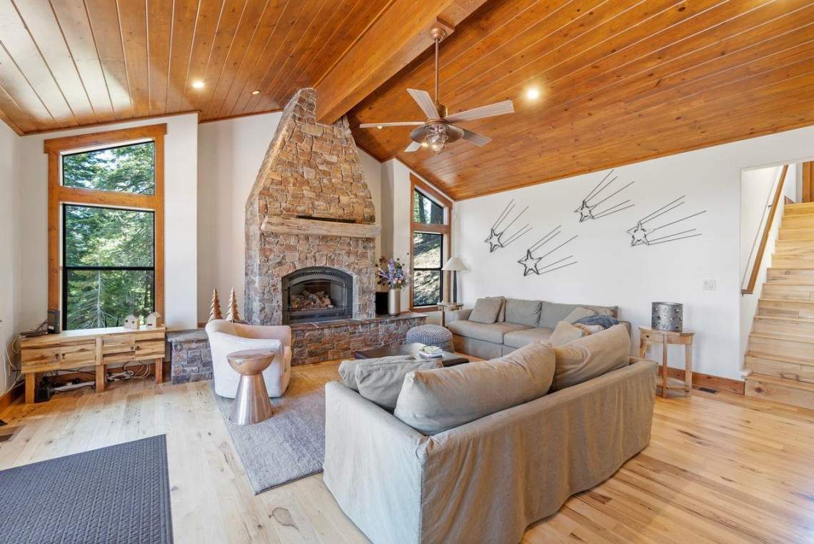 Gorgeous living room | 11298 Skislope Way