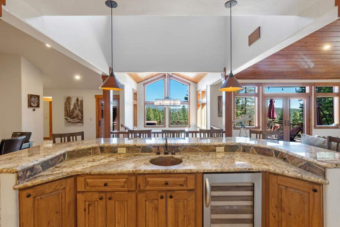 Kitchen | Tahoe Donner Retreat