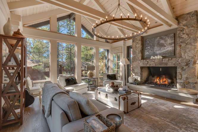 Beautiful great room with vaulted ceilings | Dollar Point Real Estate