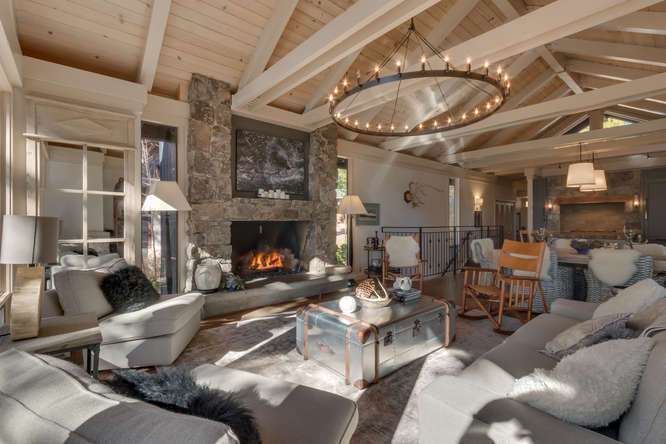 Beautiful great room with vaulted ceilings | Lake Tahoe Real Estate