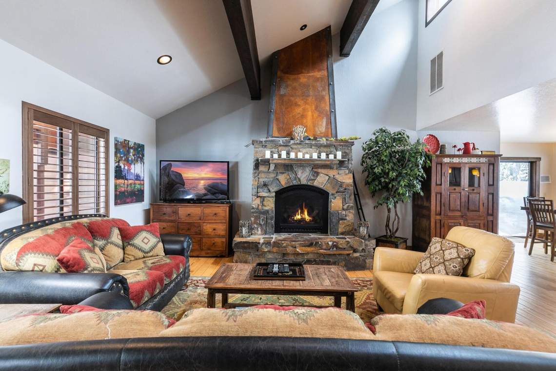 Beautiful Living Room | 11540 chalet rd.