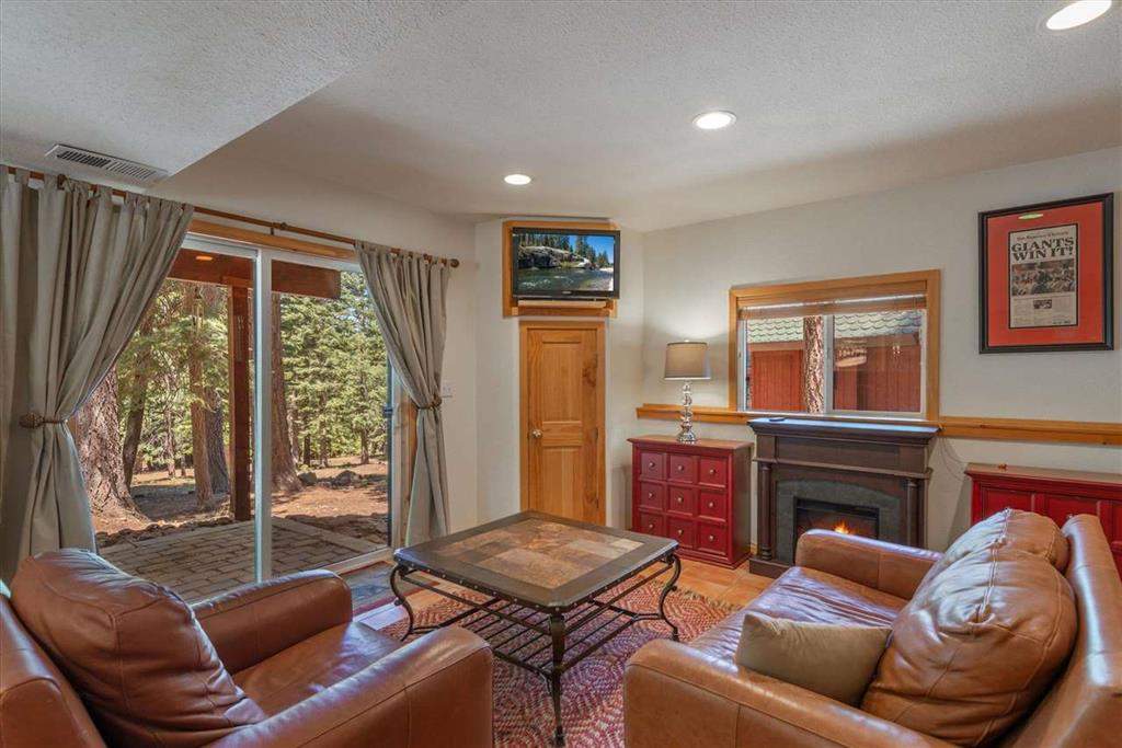 Family room | 12136 Brookstone Dri.