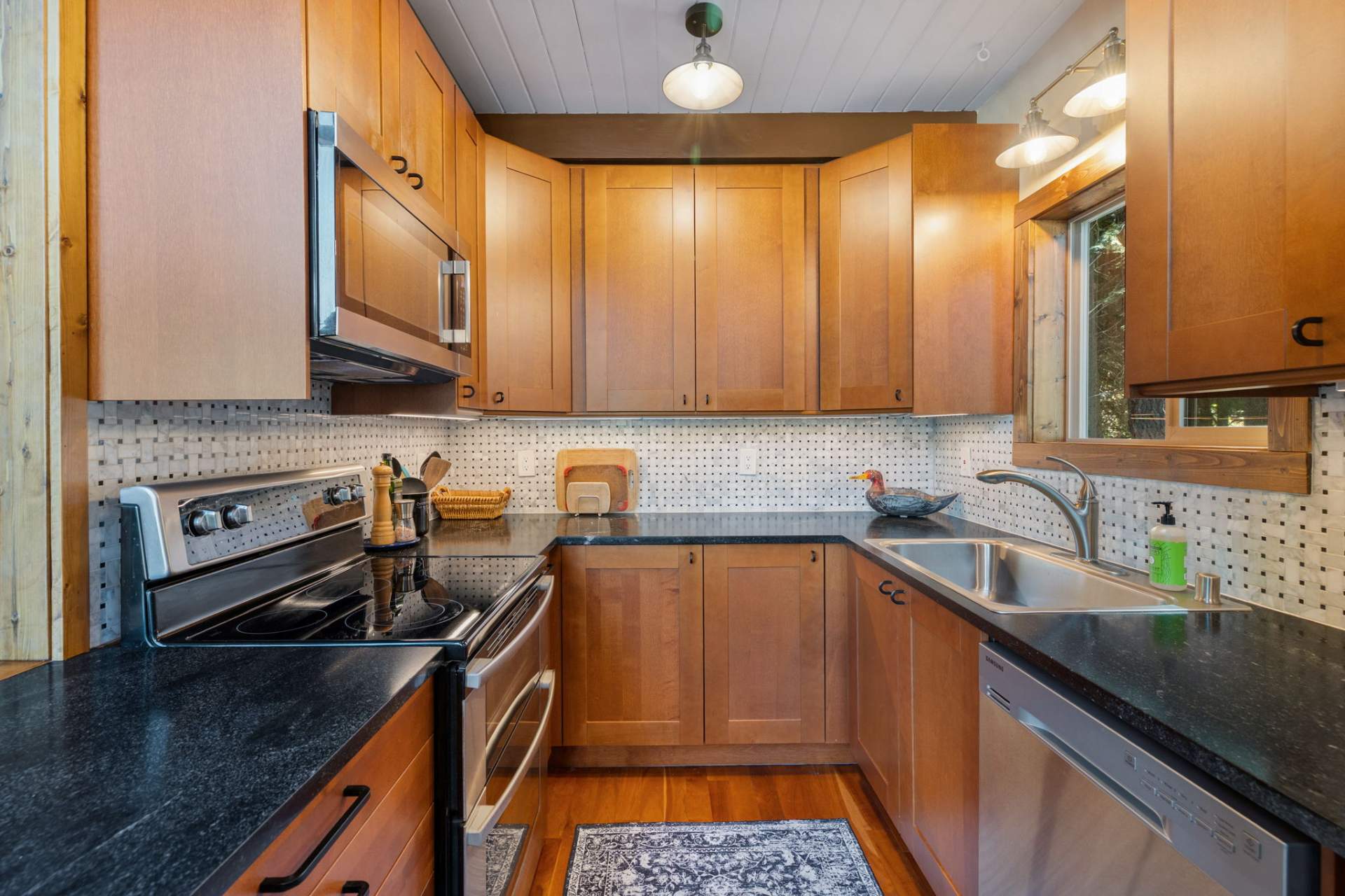 17-web-or-mls-12415-Daisey-Ct-18