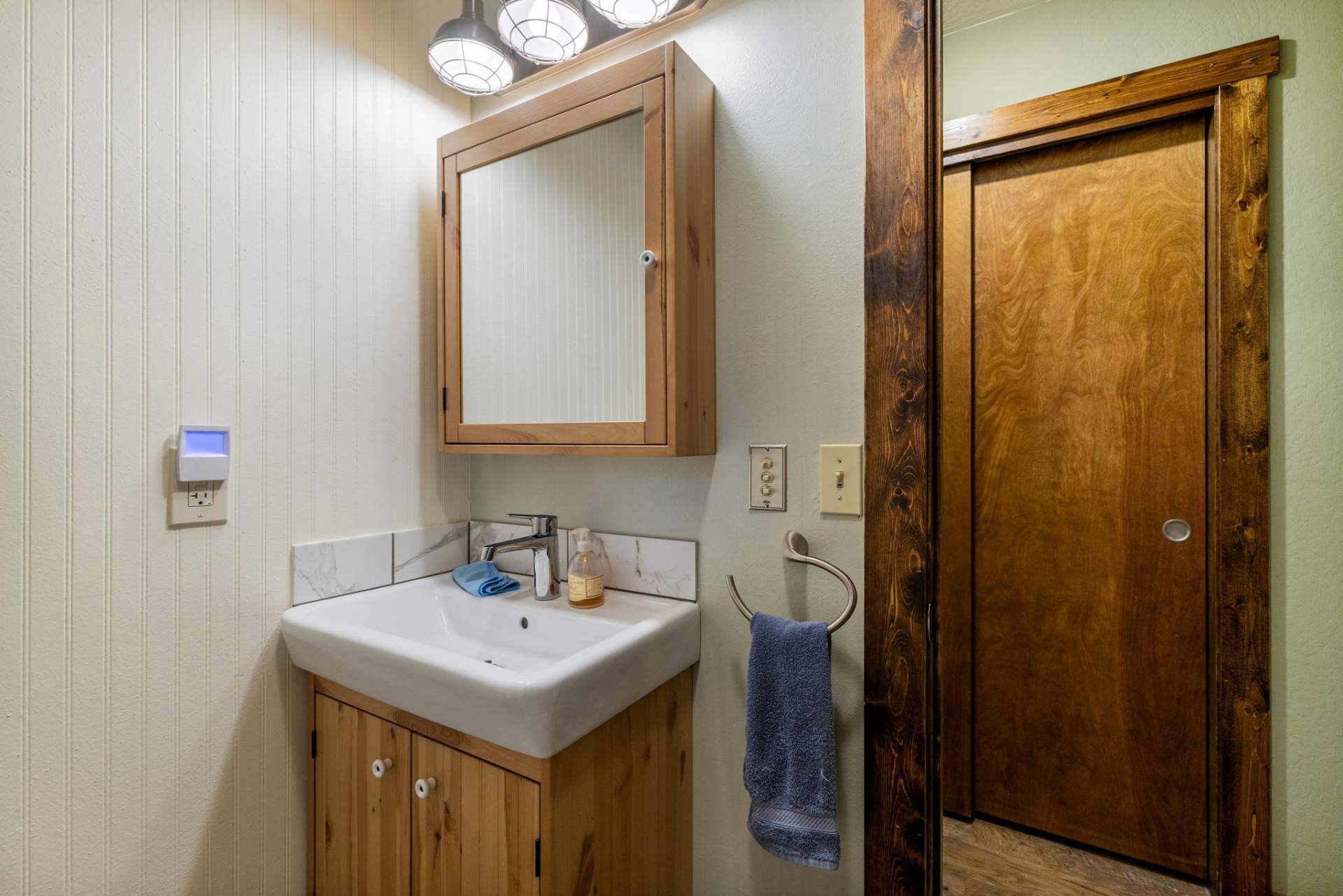 36-web-or-mls-12415-Daisey-Ct-37