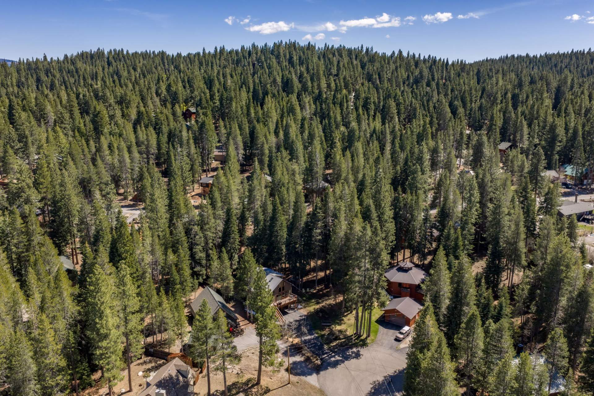 39-web-or-mls-12415-Daisey-Ct-Drone-4