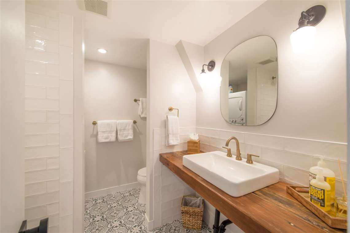 Tahoe City Real Estate | 135 Lakewood Lane | Bathroom