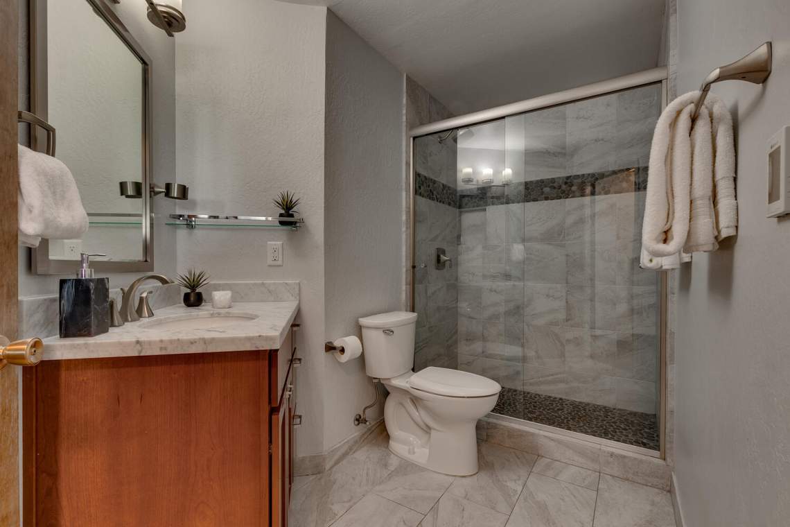 Bathroom | Truckee home for sale
