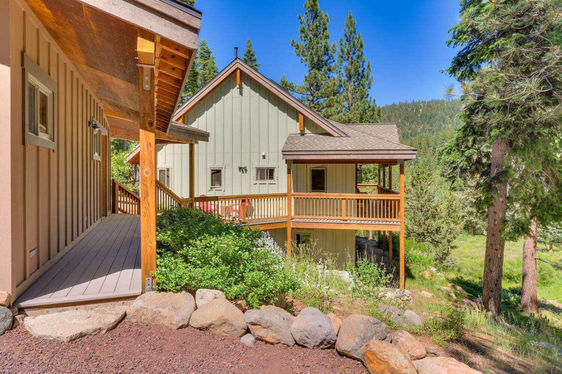 Front Entry | Truckee acreage property