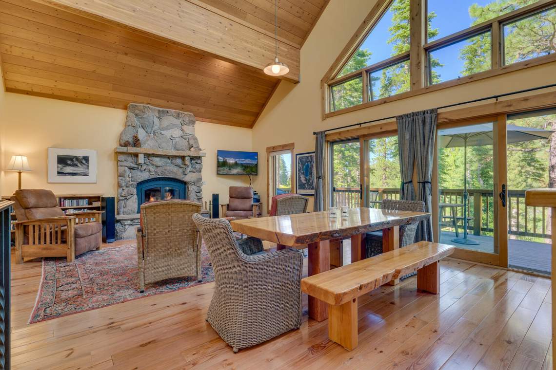 Gorgeous dining room | Truckee acreage property