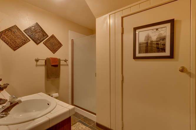 Lake Tahoe Cabin for Sale | 2565 Cedar Ln Homewood CA | Bathroom