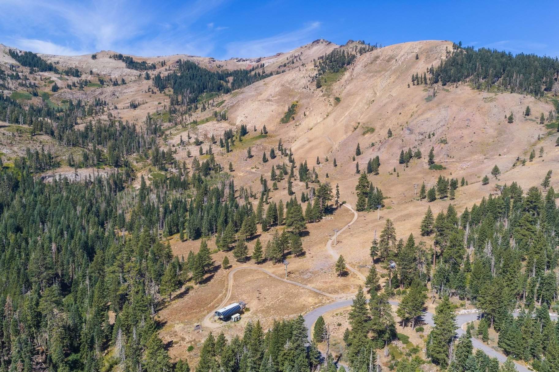 Sherwood-Chairlift-and-Ward-Peak