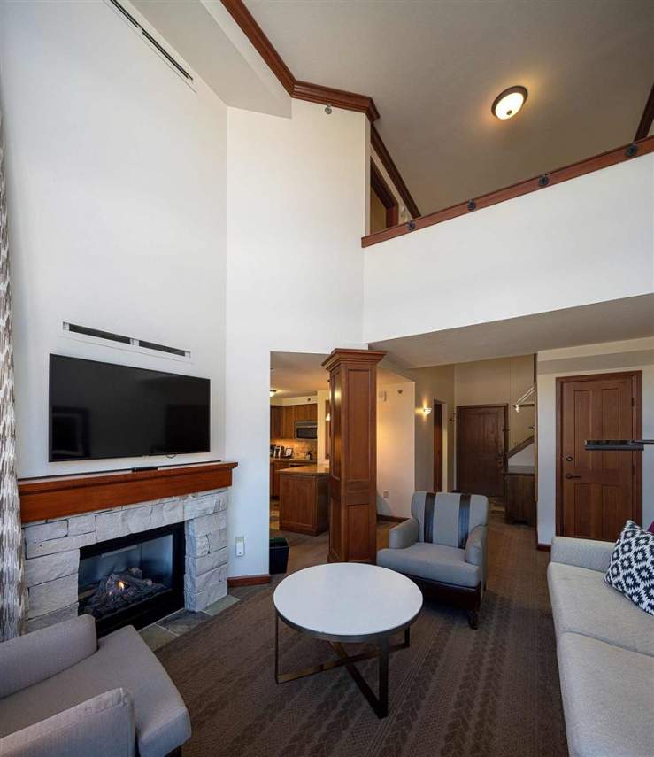 Living room with vaulted ceilings | Squaw Creek Condo
