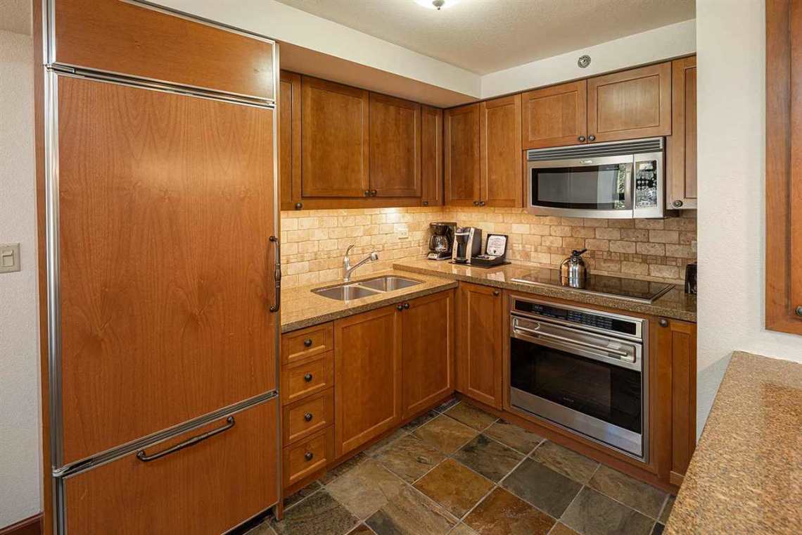 beautiful kitchen | 400 Squaw Creek Rd.