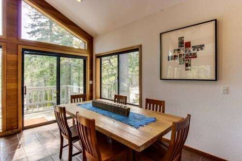 Tahoe City home dining room
