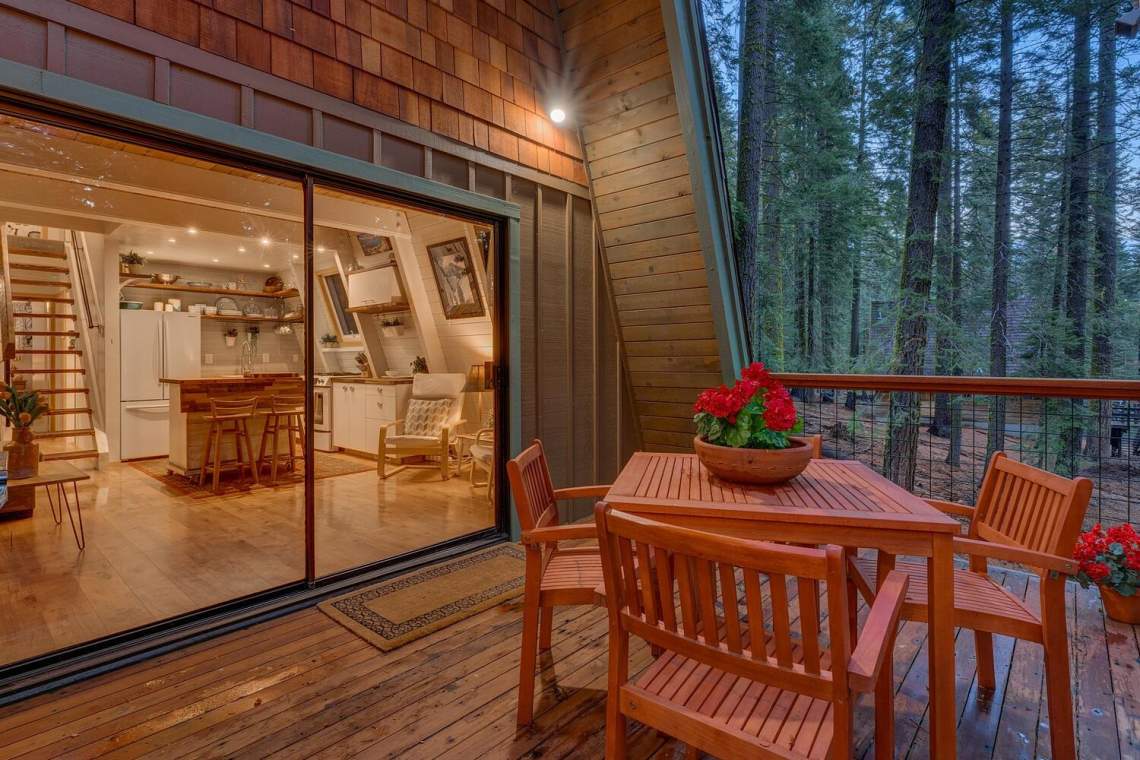 Spacious deck | Homewood Cabin