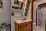 Guest Bathroom | Homewood cabin