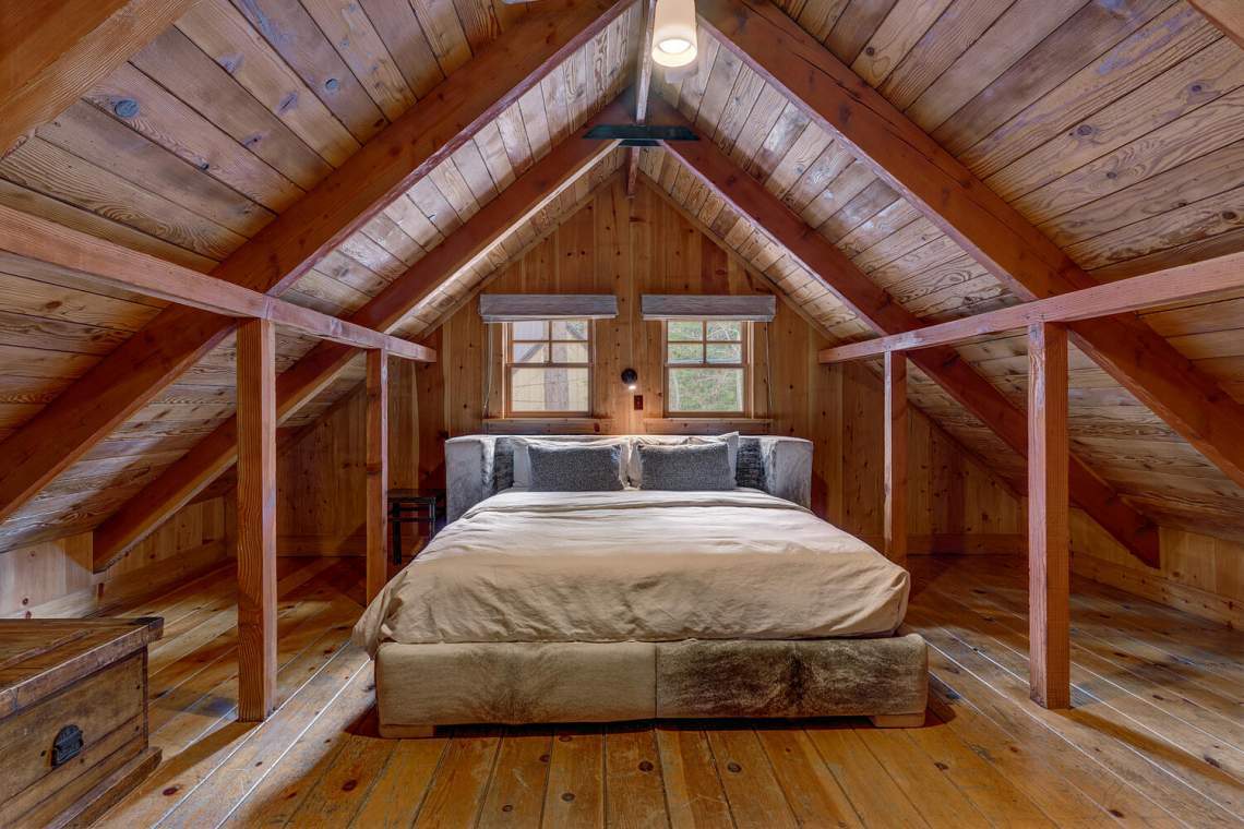 Stunning bedroom | 485 Chinquapin Ln.