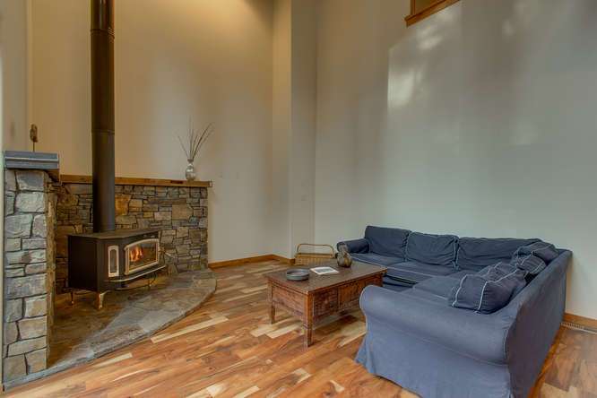 Tahoe City Real Estate | Living Area with Vaulted Ceilings
