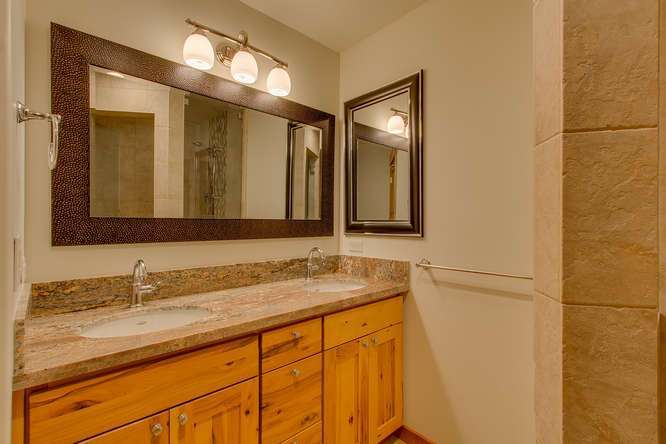 Lake Tahoe Real Estate | Master Bathroom