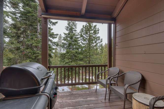 Truckee Realtor | 6018 Mill Camp Truckee CA | Deck
