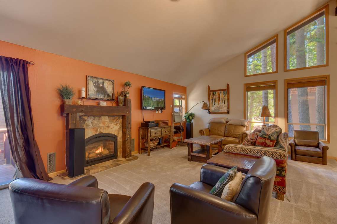 Homewood Luxury Real Estate | 6070 Quail Creek Rd | Living Room