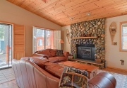 6632 Pine Street | Tahoma Real Estate | Expansive living space