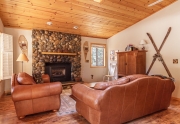 6632 Pine Street | Tahoma Real Estate | Living Room