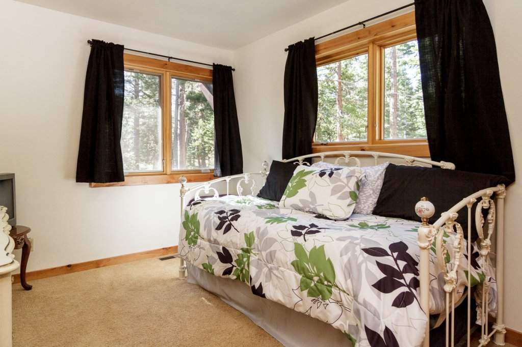 7001 Hilo Avenue | Bedroom | Lake Tahoe Real Estate