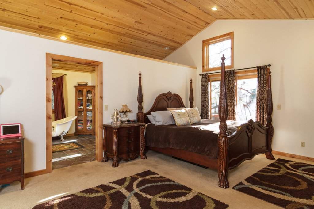 7001 Hilo Avenue | Master Bedroom | Tahoma Real Estate