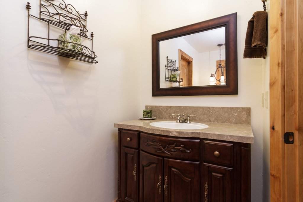 7001 Hilo Avenue | Guest Bathroom | Lake Tahoe Real Estate