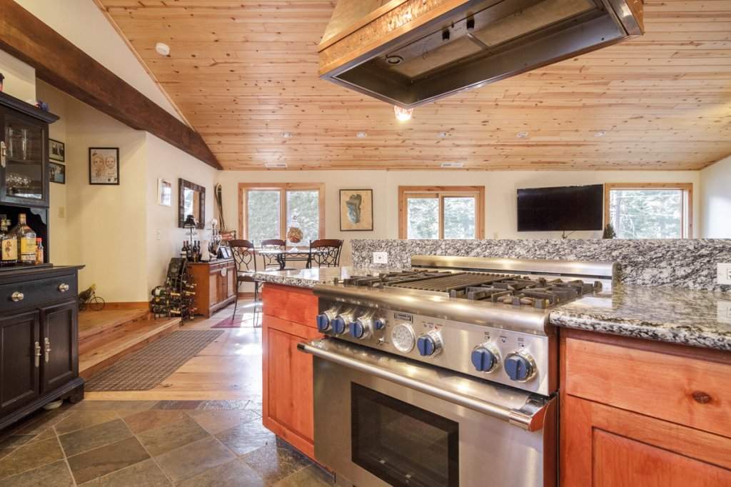 7001 Hilo Avenue | Kitchen | Tahoma Real Estate