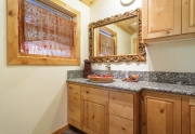 7001 Hilo Avenue | Guest Bathroom | Tahoma Real Estate