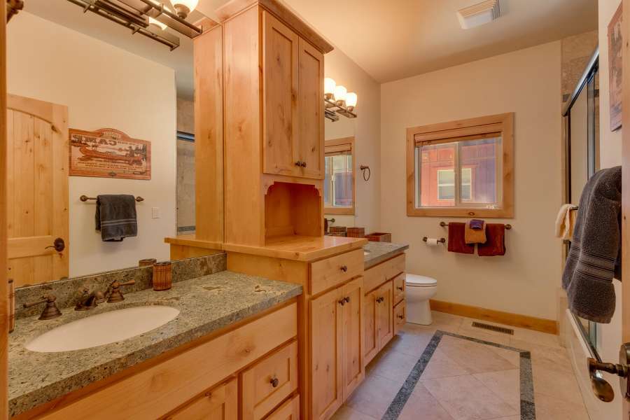 Lake Tahoe Homes for Sale | Luxury Bathroom
