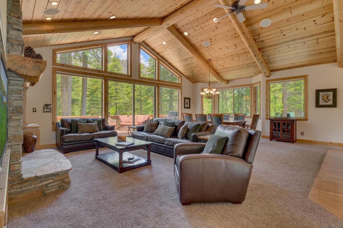 Beautiful Living Room | 930 Sierra Vista Ave.